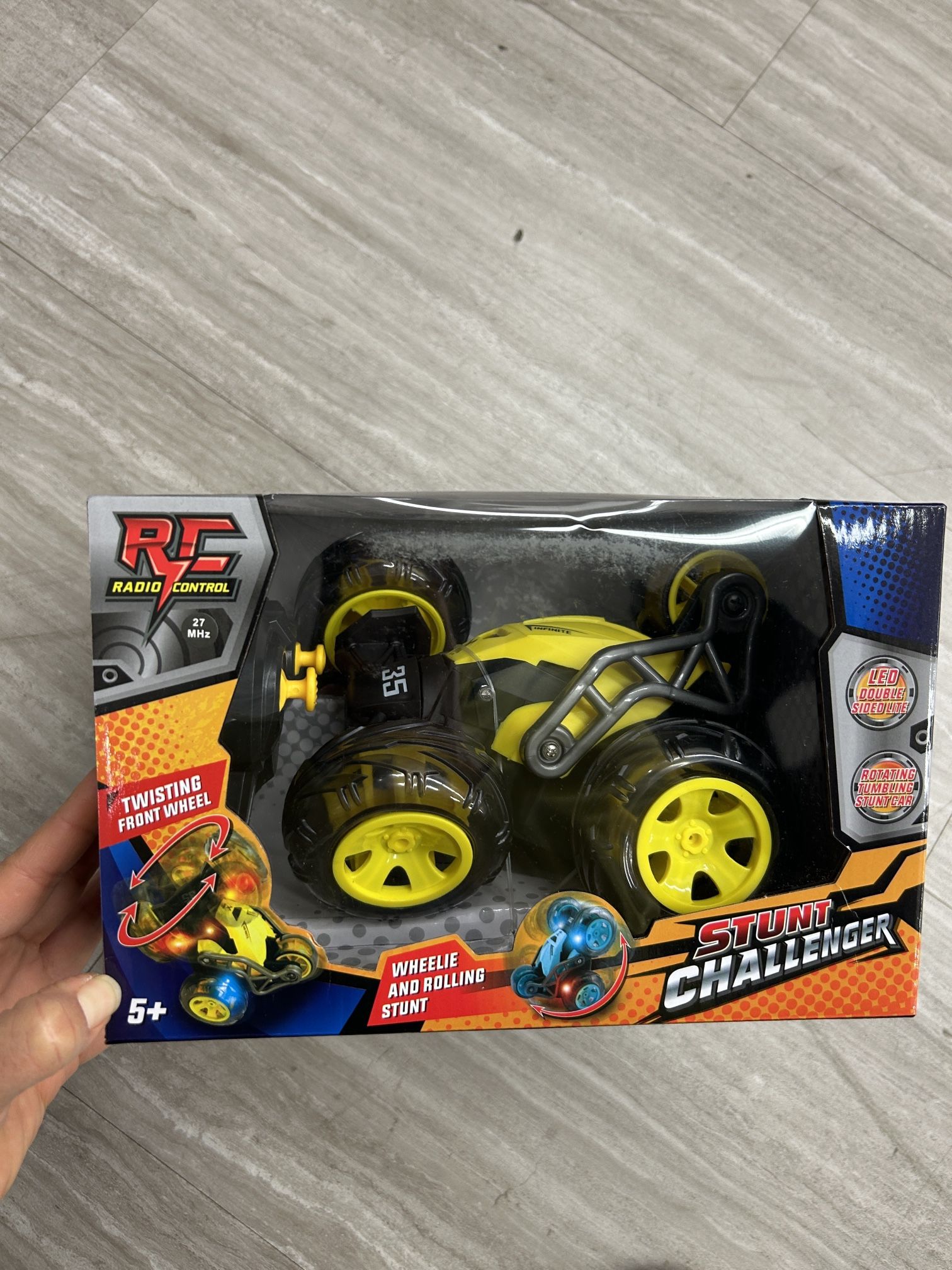 NWT Stunt Challenger Remote Control car with twisting front wheels