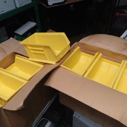 Akro-Mils Hodge Yellow Hang And Stack Plastic Storage Bins 19 Pce
