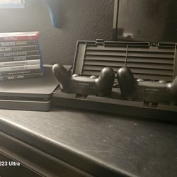 Playstation 4 With 2 Controllers And Games