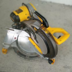 The Wall DW 706. 12 Inch Dual Bevel Compound Miter Saw. Not Sliding. Almost New Condition. For Pickup Fremont Seattle No Low Ball Offers. No Trades