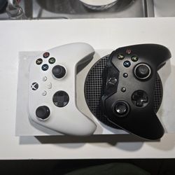 Xbox Xs With Two Controllers