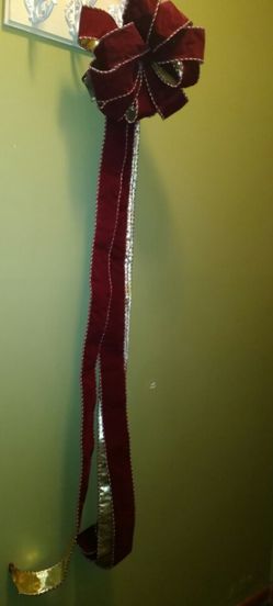 Red bow Christmas decor.