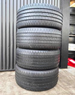 255/40/20 Goodyear Vendo un set de llantas  con 80% Vida en excelente condiciones de Vida las 4 🫡🤑
 Selling a set of 4 tires with 80% tread life rem
