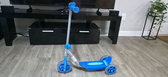 Razor Jr - 3 wheels little kick Scooter - Blue for ages 3+