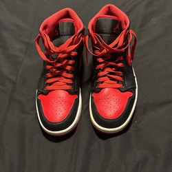 Jordan 1 Mid