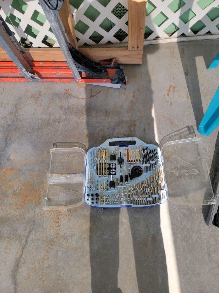 Mastergrip 100 Piece Power Drill/Saw Accessory Set.