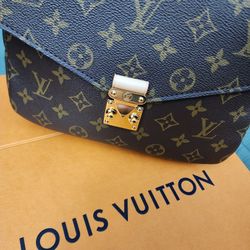 Louis Vuitton Crossbody Bag