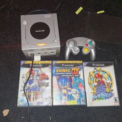 Gamecube, Gaming Console, With 3 Games