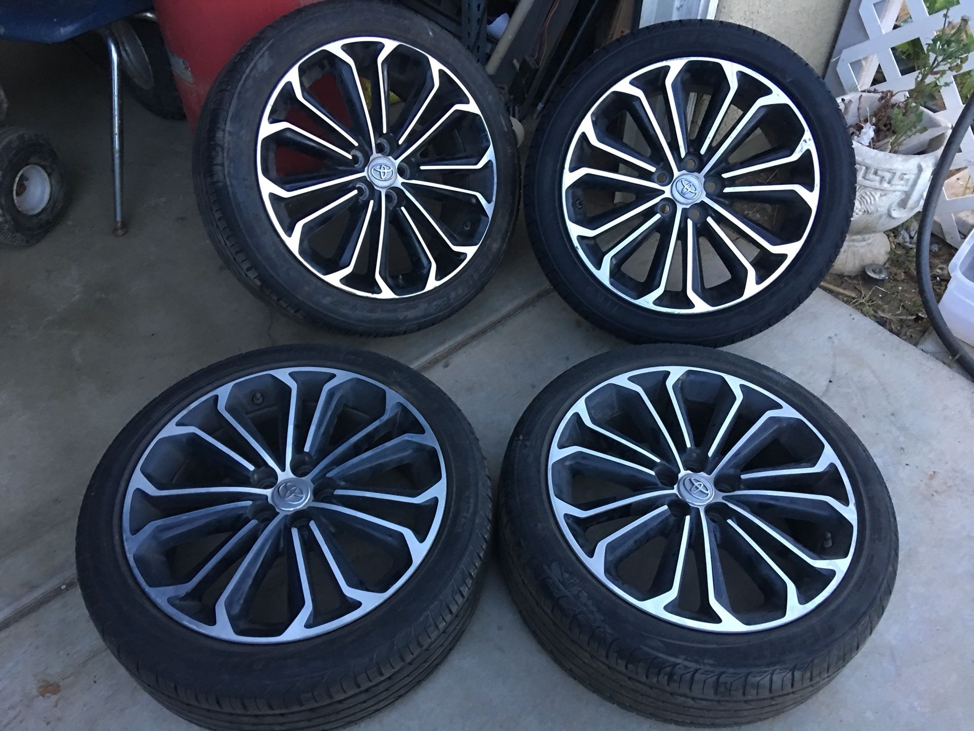 Corolla s stock rims 215/45ZR17