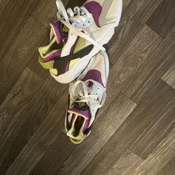 Women Nike Hurachie Shoes Size 9