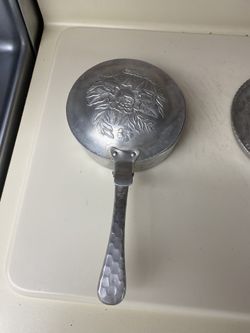 Everlast Metal Hand Forged Silent Butler Pan #552 Floral Design Vintage