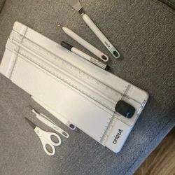 Excellent Condition Cricut Cutting Board With Set Of 6 Tools