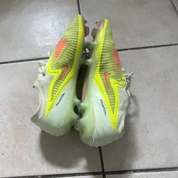 Soccer cleats Men