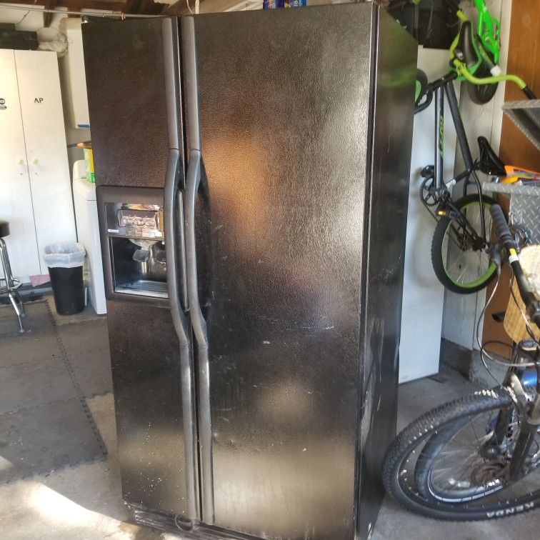 Refrigerator - Kenmore Side By Side