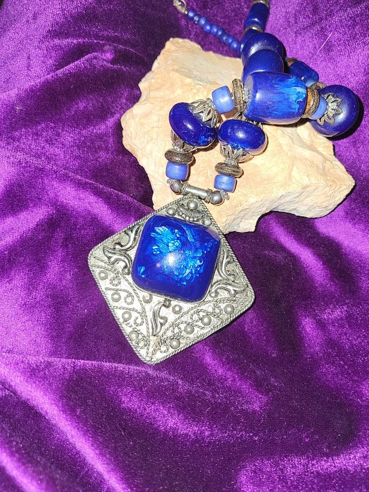 Outstanding Pendant, Blue/Silver (Pewter)