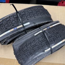 Pair Of Gravelking X1 Tires