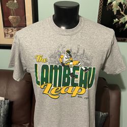 Lambeau Leap Short Sleeve  Football T-shirt Size Large Green Bay Packers. New