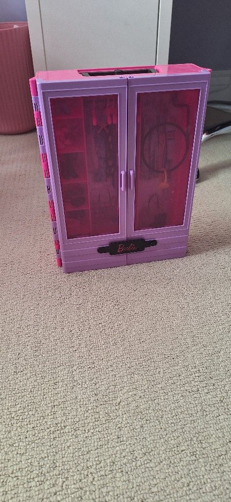 Barbie Closet 
