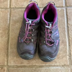 Big Girl’s Size 5 US Keen Hiking Shoe