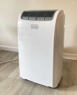 Black and Decker portable air conditioner 10,000 BTU Excellent condition!!