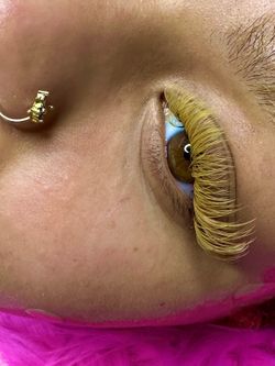 Eyelashes Extensions