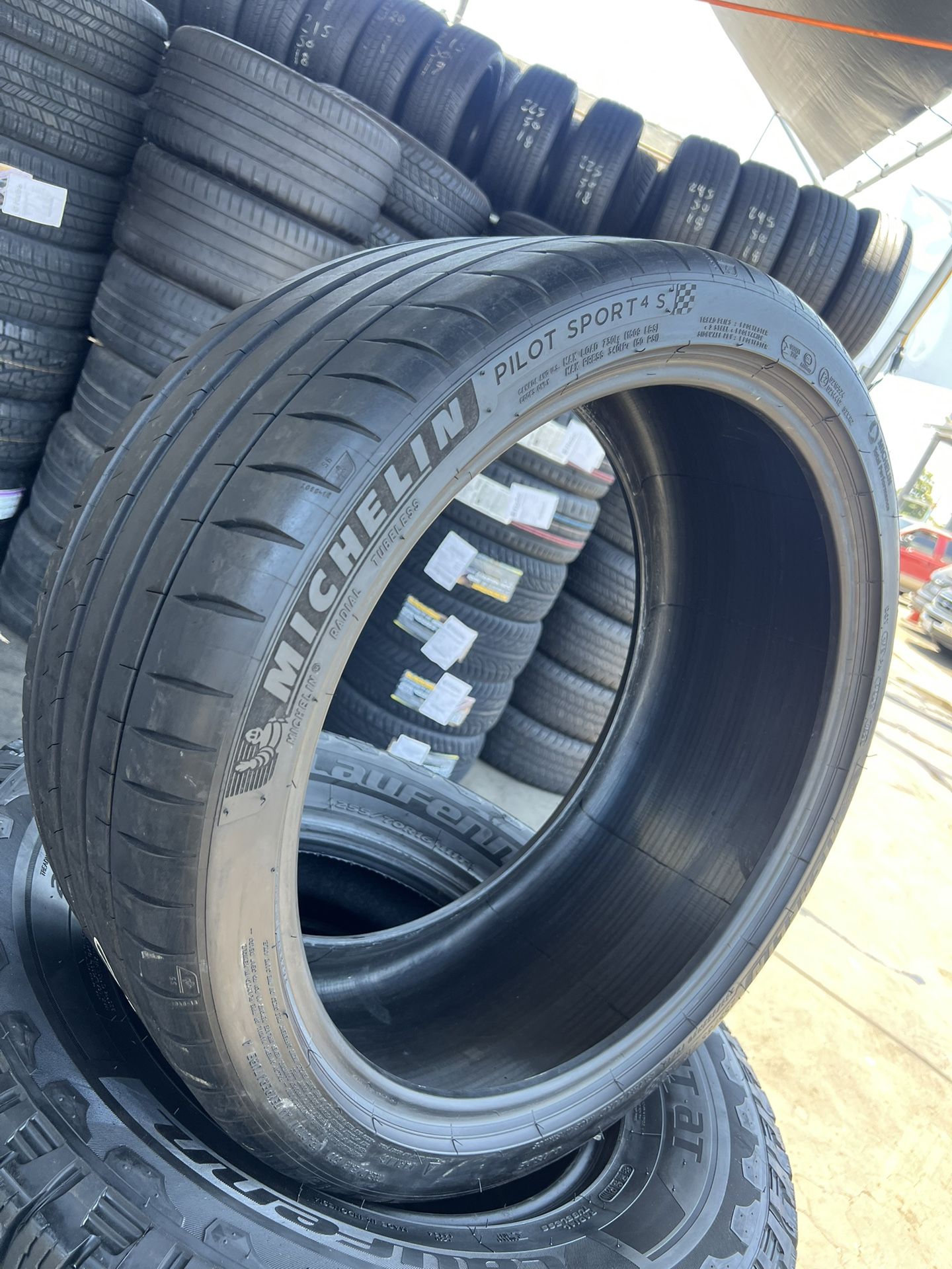 1 Michelin 255/35/20 Installation Included 