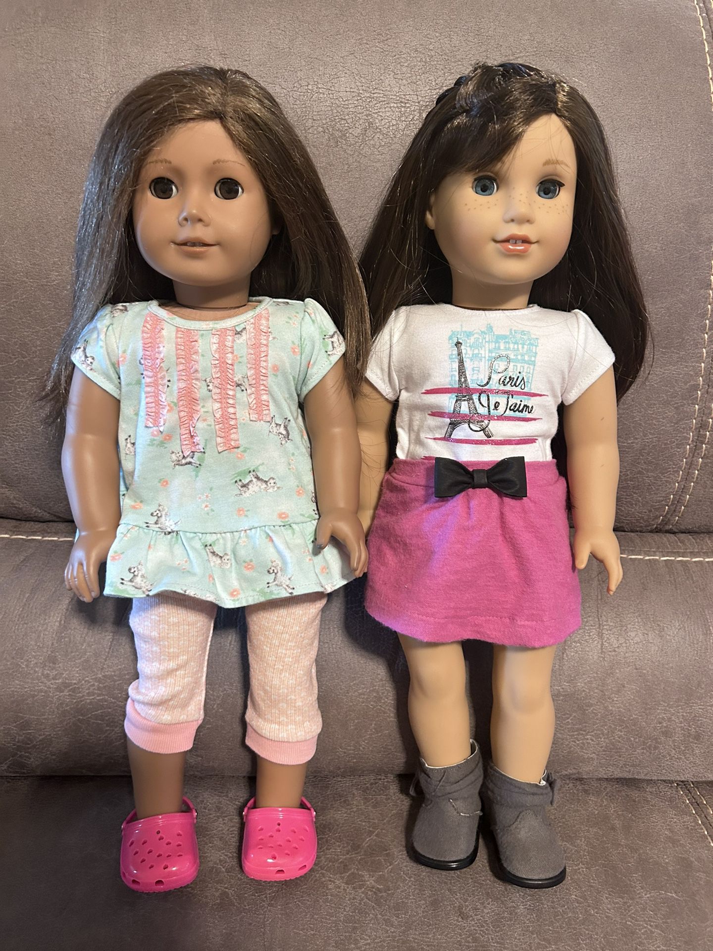 2 American Girl Dolls With Accessories 