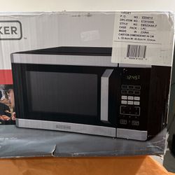 Black & Decker 0.9 CU. FT  Microwave Oven 
