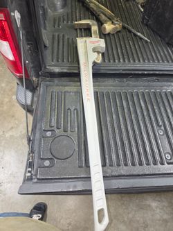 Pipe wrench
