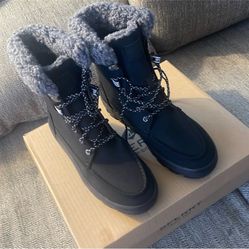 Sperry Juneau Lace up 8.5 Boots!!!