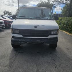 2001 Ford E-350