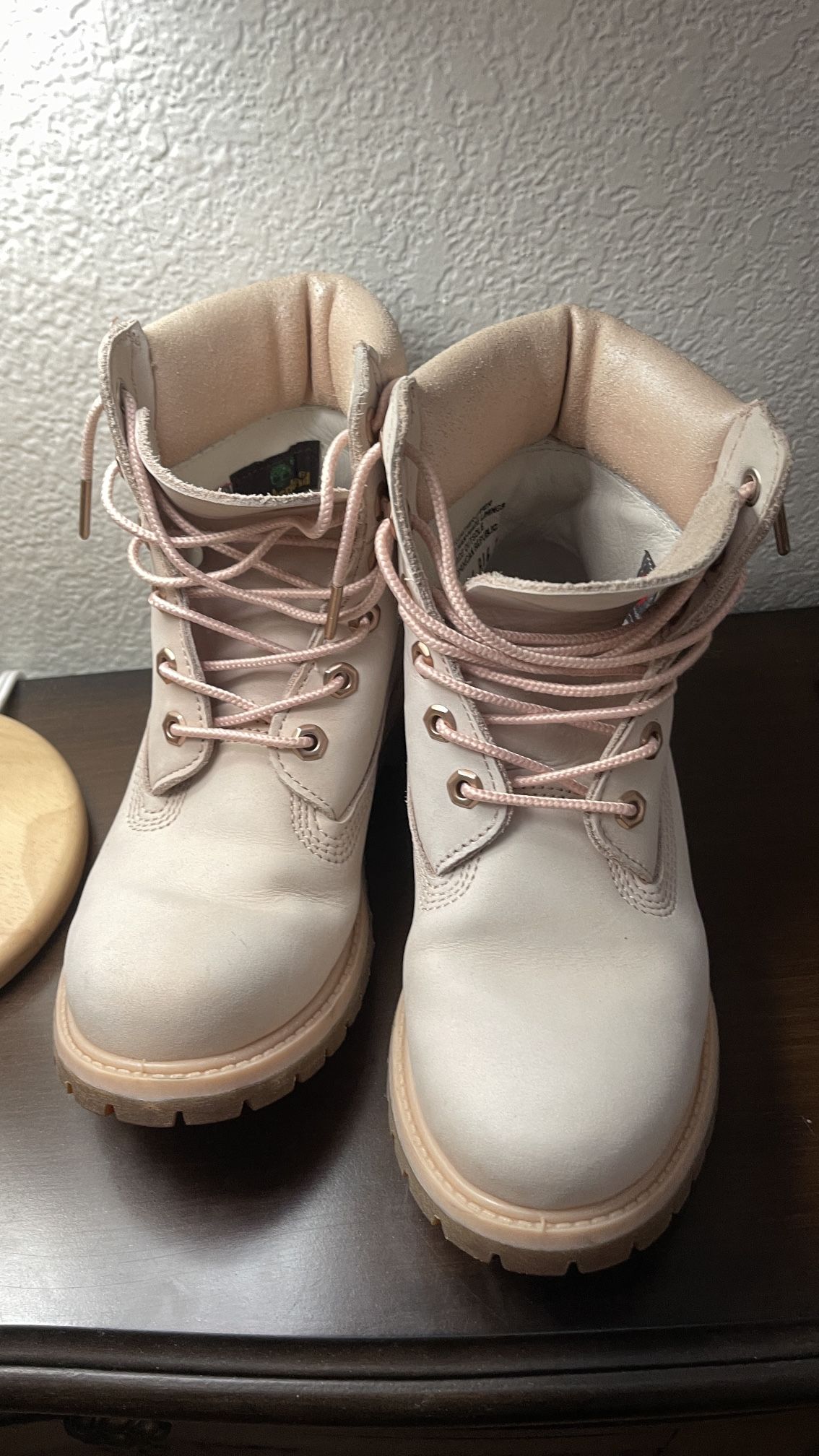Like New Women’s Timberland Waterproof 6 Inch Boots