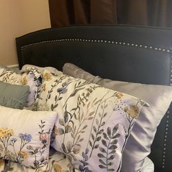 Black Tuffted Headboard (Full)