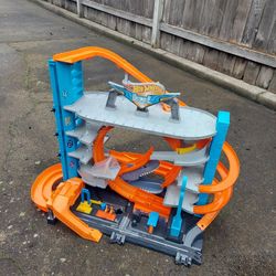 Hot Wheel Ultamate Garage 