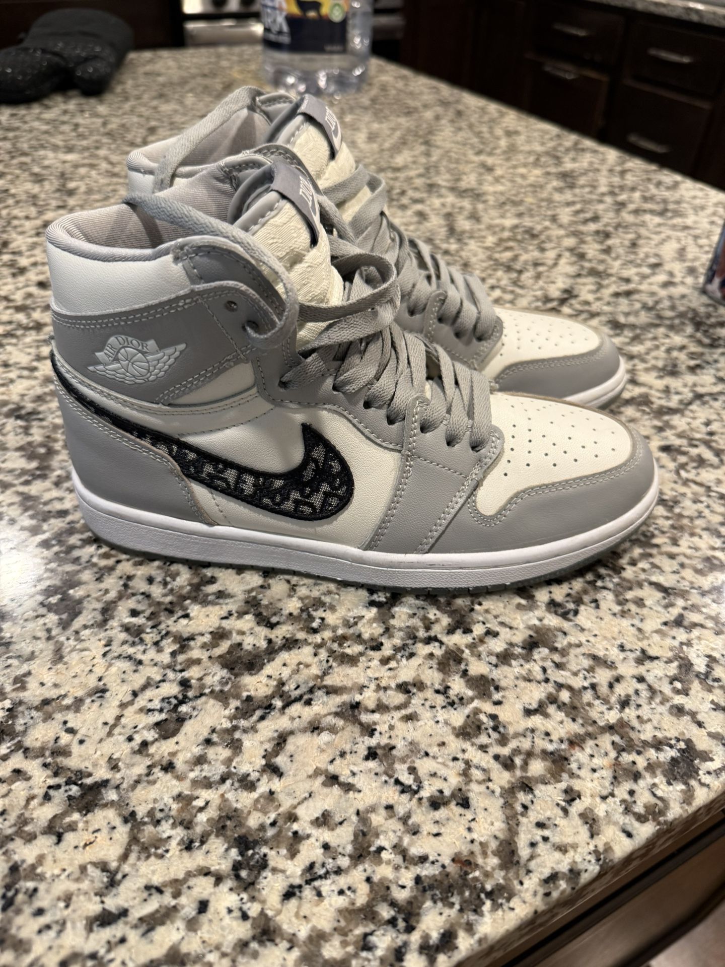 Jordans Retro 1 High Dior Size 7