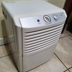 Dehumidifier (in Great Working Condition) Super Clean. Plz See all Pictures for Details 