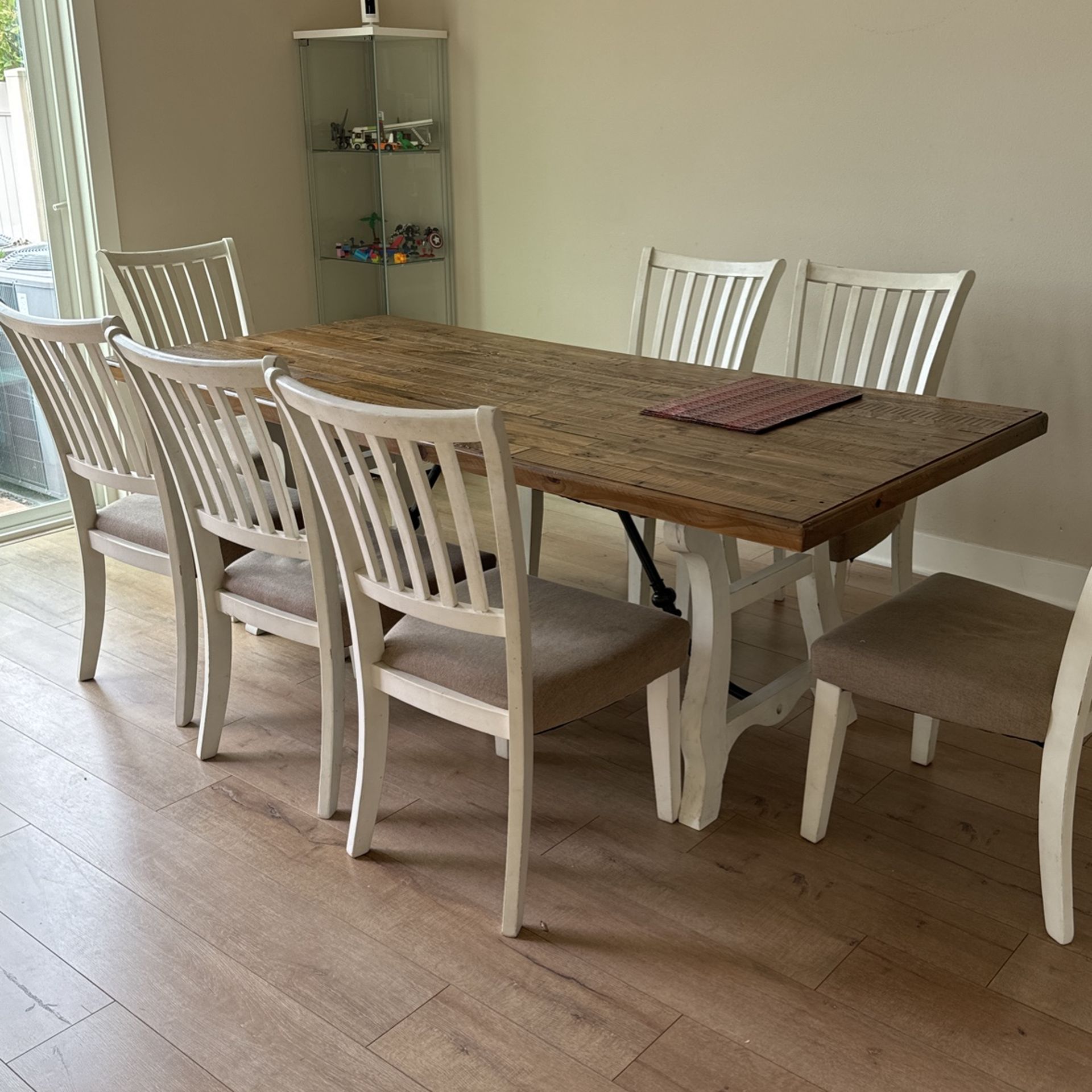 Dining Table With 8 chairs 