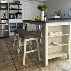 Beautiful Kitchen Island & 4 Stools
