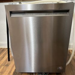 KitchenAid Front Control 24-in Built In Dishwasher 