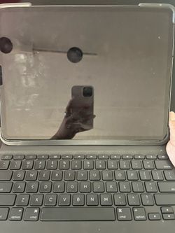 iPad Pro 12.9-inch (4th generation) Wi-Fi + Cellular.