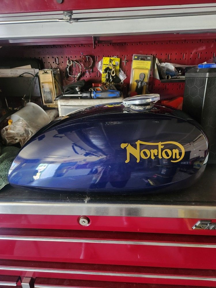 Fuel Tank For A Norton