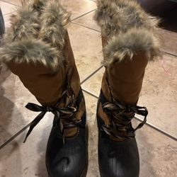 Size 7 Women Snow Boots