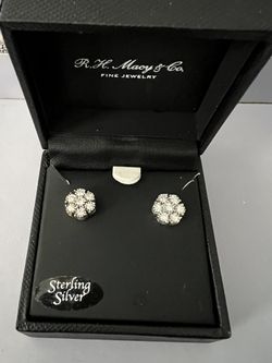 Bridge Diamond Stud Earrings 1/10 CTTW