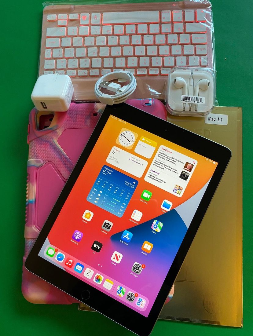 128GB / 32GB Apple IPad 5th generation (9.7” Retina / Touch ID / iOS 16) with case, keyboard, glass & Accessories