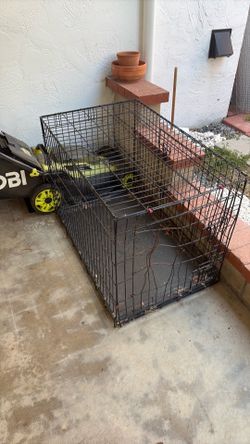 Metal dog crate
