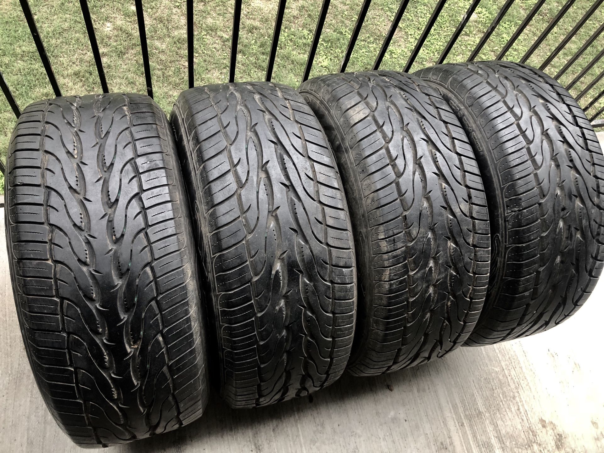 4 Toyo Tires 285/60/17 Great Tread