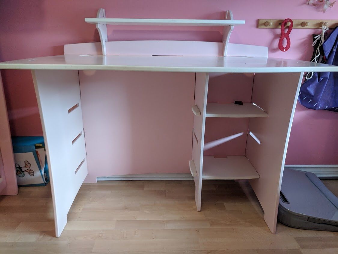 Kids desk and bookshelves