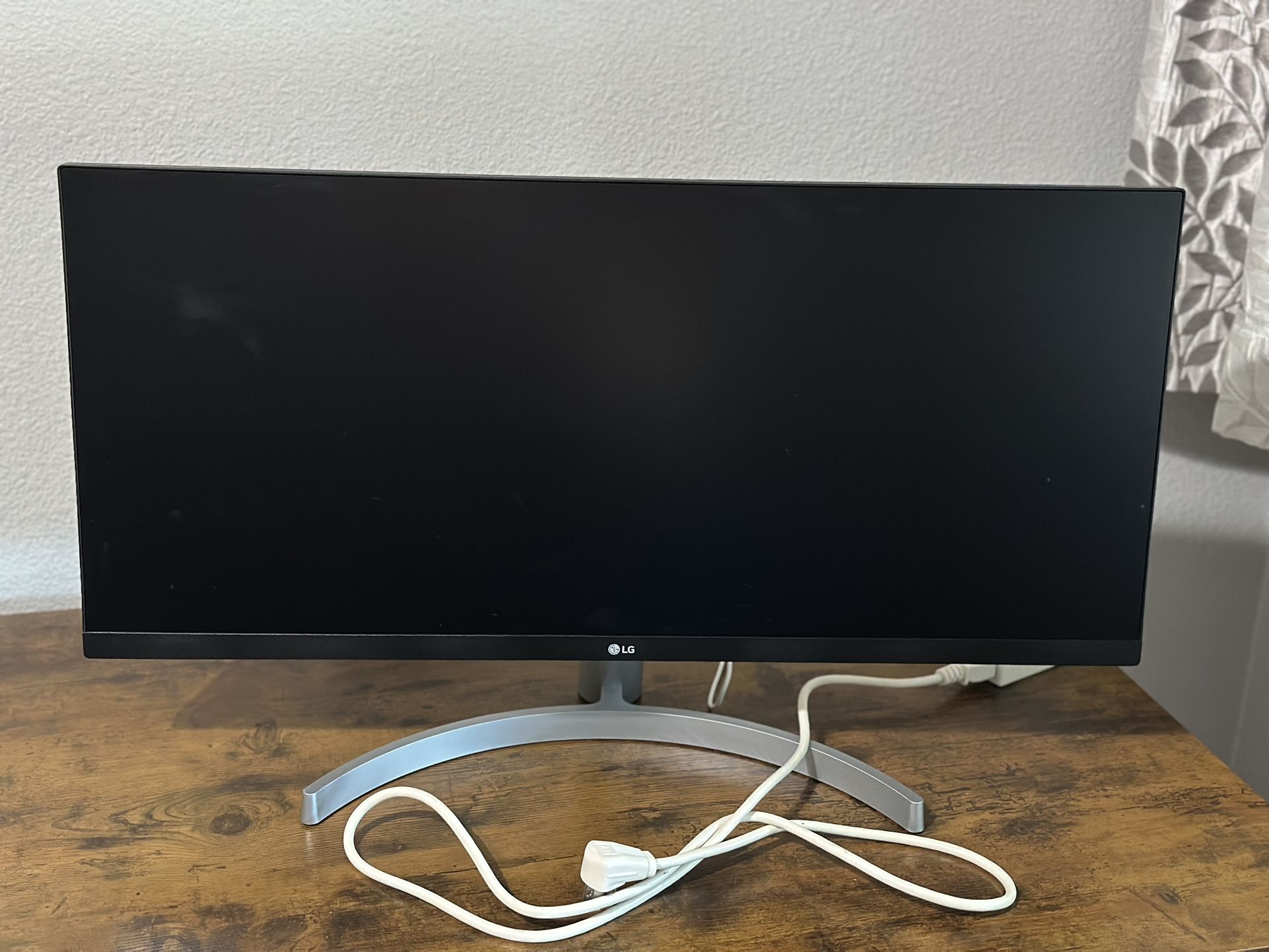 LG 29WN600-W 29-Inch Computer Monitor FHD 1080p, IPS, WFHD, UltraWide, HDR 10 Compatibility, Silver - 150$ https://offerup.com/redirect/?o=aHR0cHM6Ly