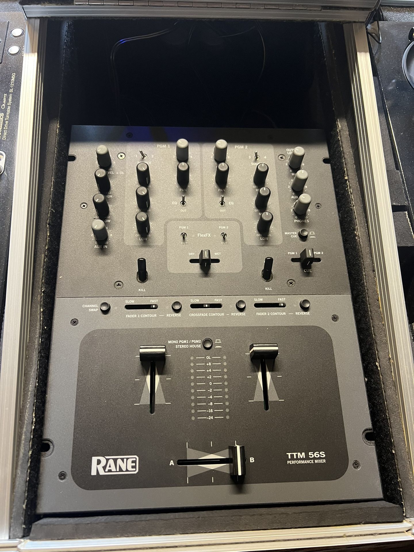 Dj Mixer Rane TTM 56s With Serrato Scratch Live 3