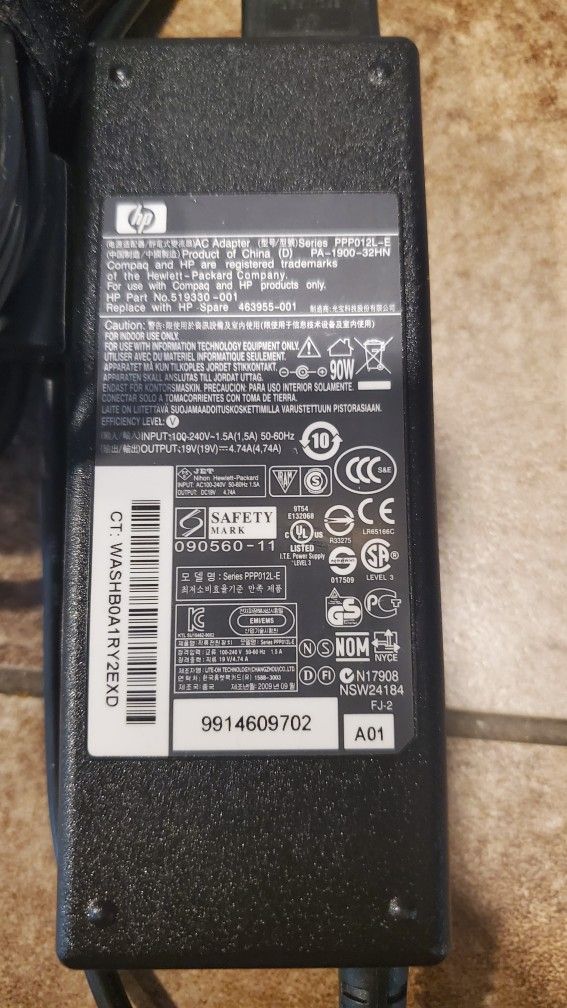HP Part No. 519330-001 AC Adapter Series PPP012L-E. Please Read Description.